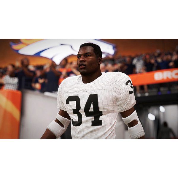 Madden NFL 22 Standard Edition - PlayStation 4